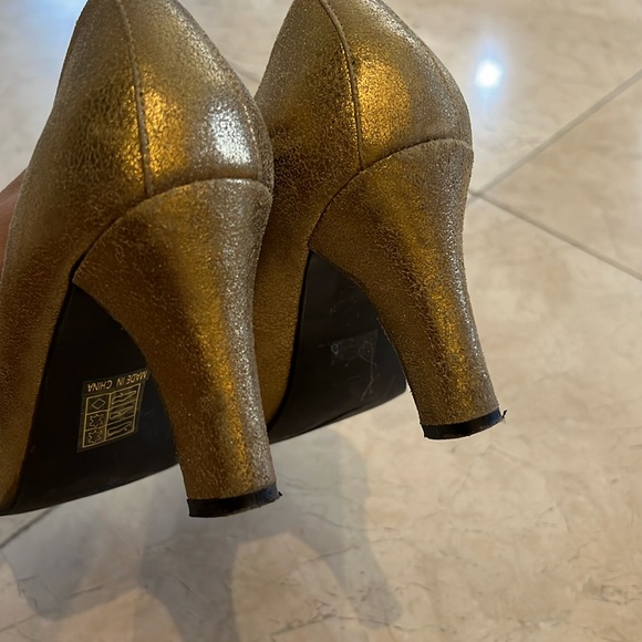 Golden pumps with bow - Picture 6 of 7
